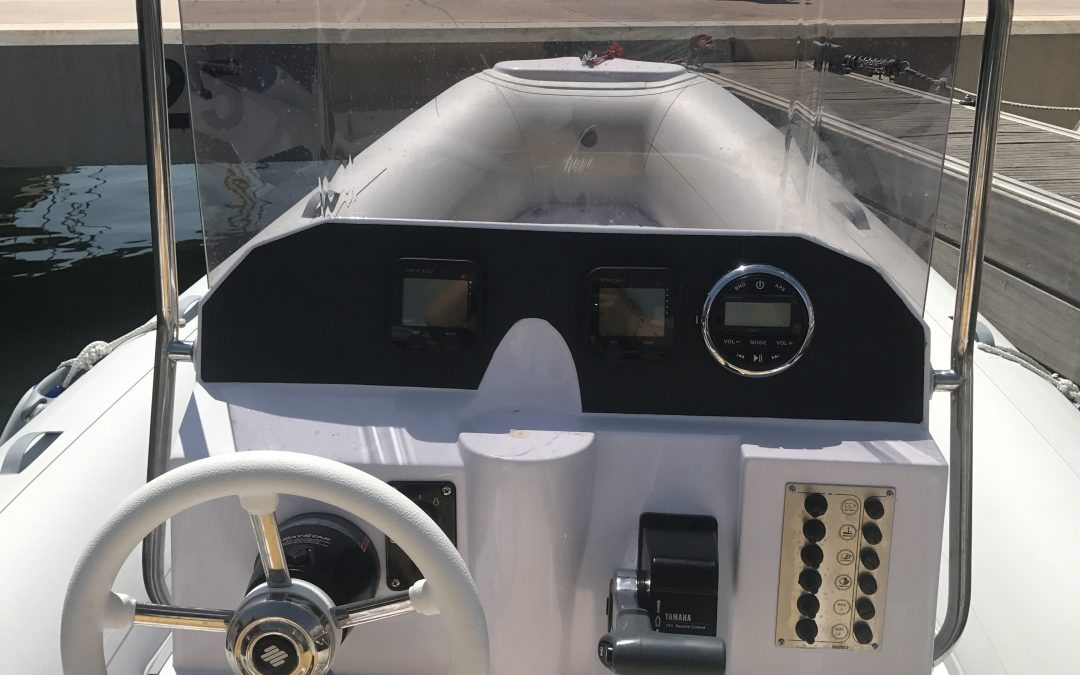 Alquiler embarcación Predator 600 + 130cv